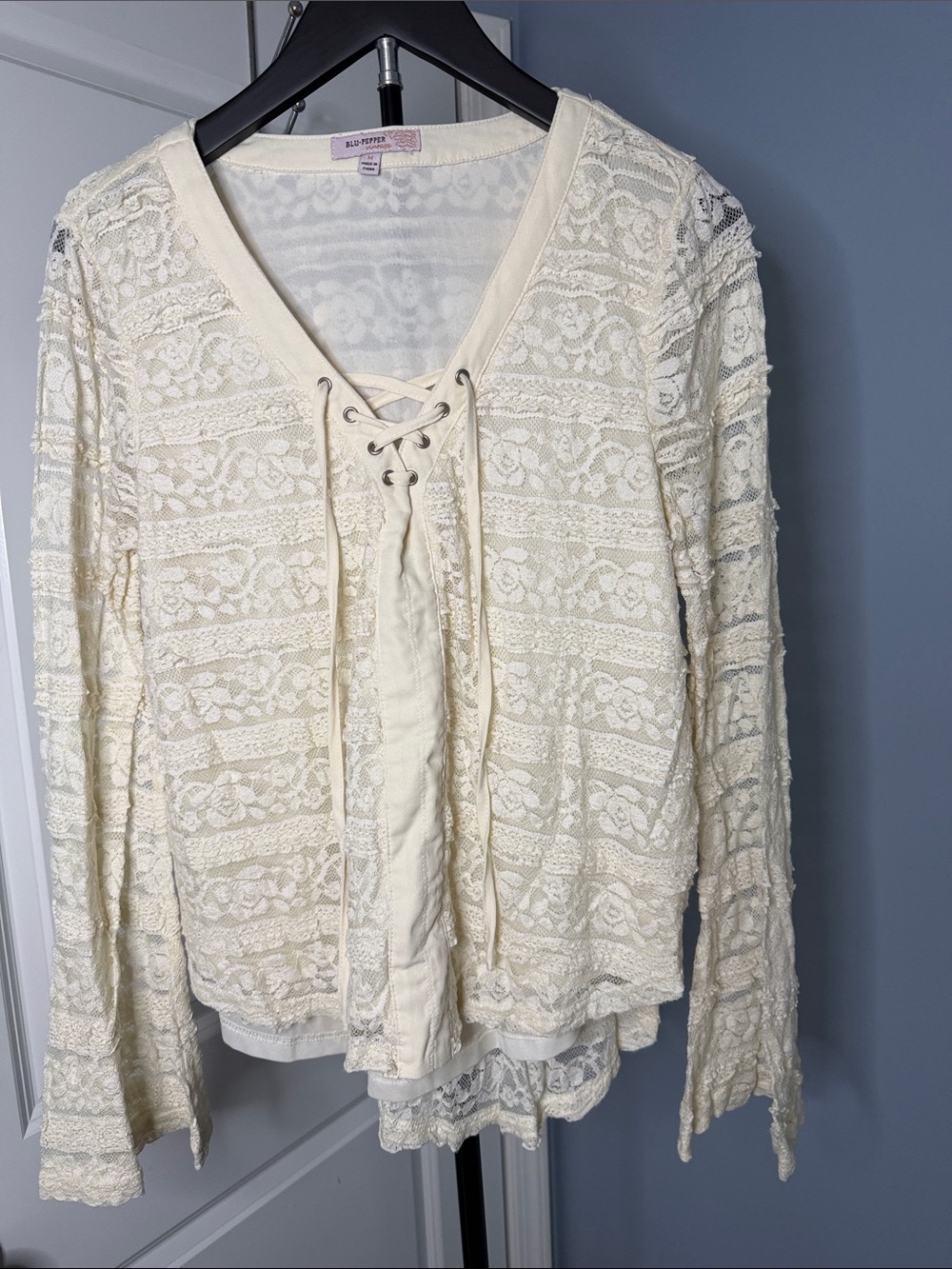 Blu Pepper Cream Lace-Up Lace Tunic Top